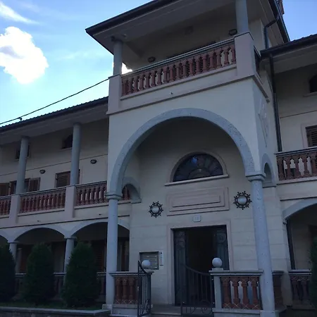 Nona, Flat 3 With Swimming Pool *