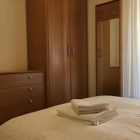 Nona, Flat 3 With Swimming Pool Apartament Dornberk