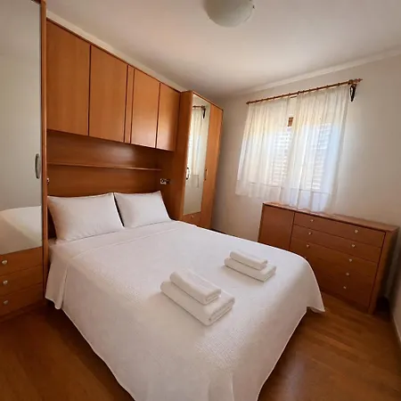 Appartement Nona With Swimming Pool Dornberk